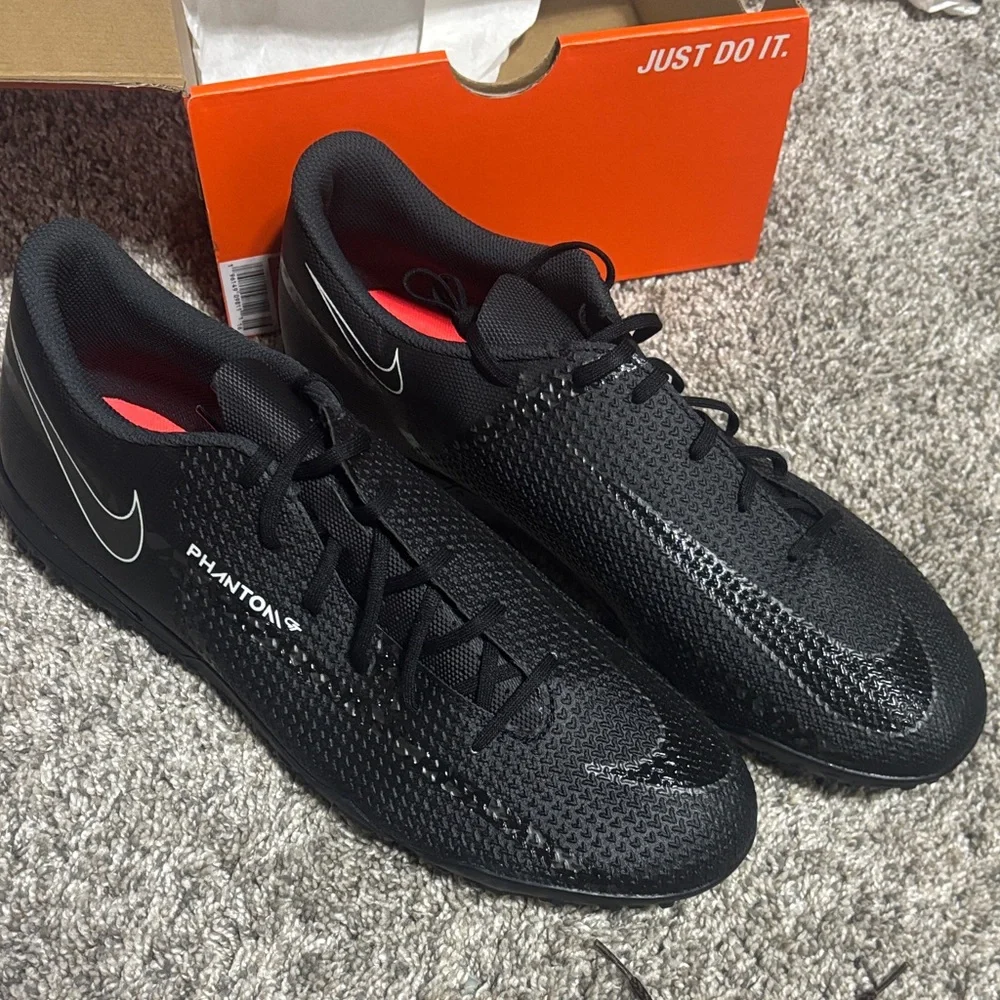 Nike Phantom GT2 Club TF Black Athletic Shoes - Picture 3 of 3
